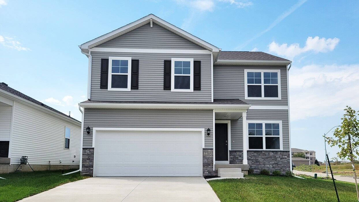 Property Photo:  2205 N Summercrest Street  IA 50125 