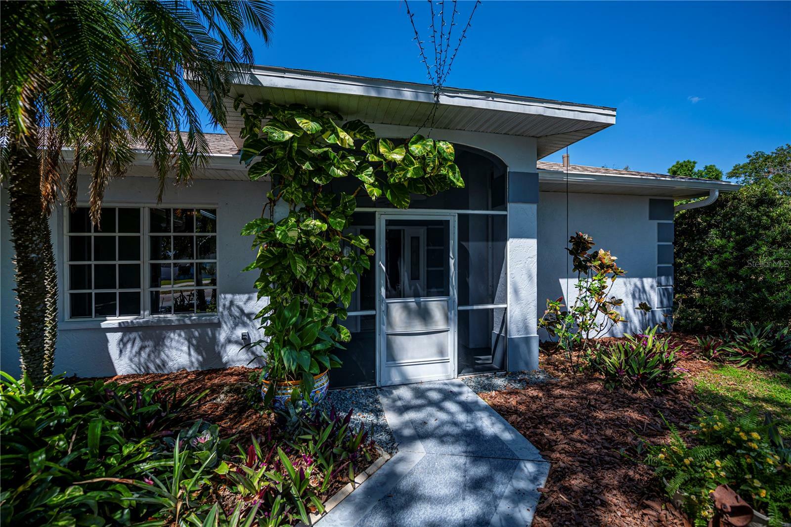 Property Photo: 271 Manor Road FL 34293