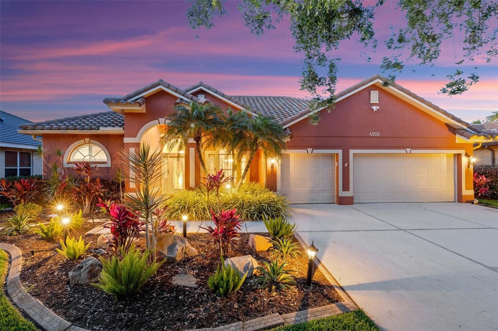 Property Photo:  4926 Sabal Lake Circle  FL 34238 