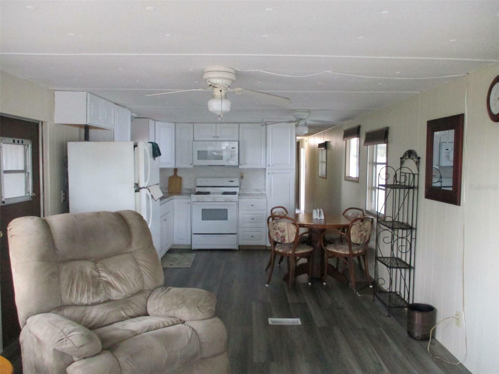Property Photo: 39253 Longview Avenue FL 33542