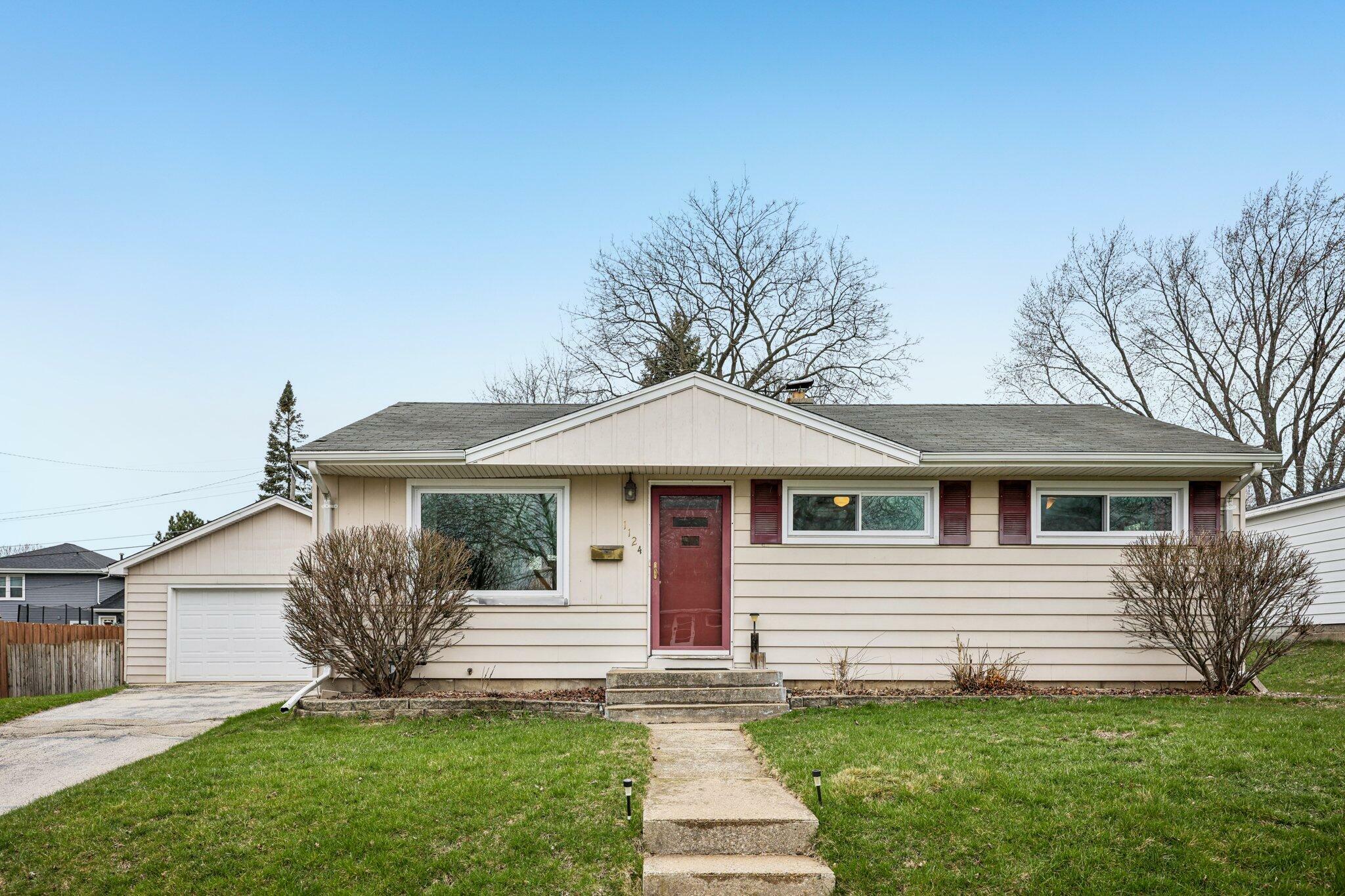 Property Photo: 1124 Aspen Dr WI 53188