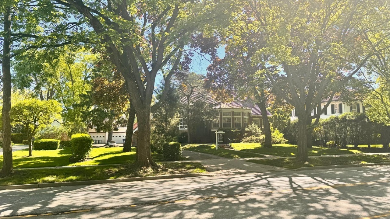 Property Photo: 1112 Sheridan Road IL 60091