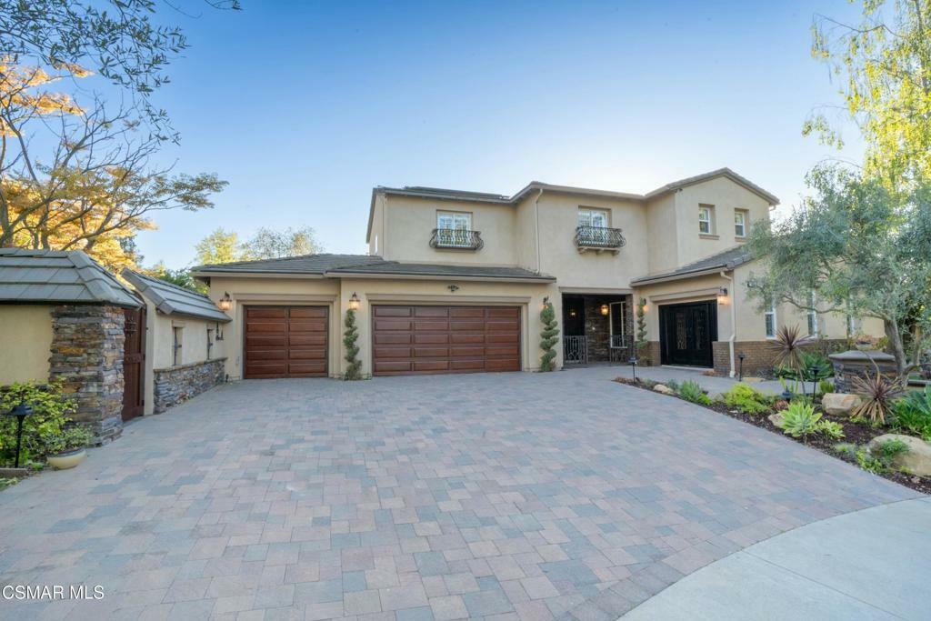 Property Photo:  483 Via Merla  CA 91320 