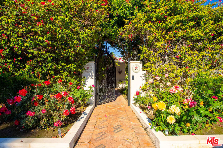 Property Photo: 148 W Camino Descanso CA 92264