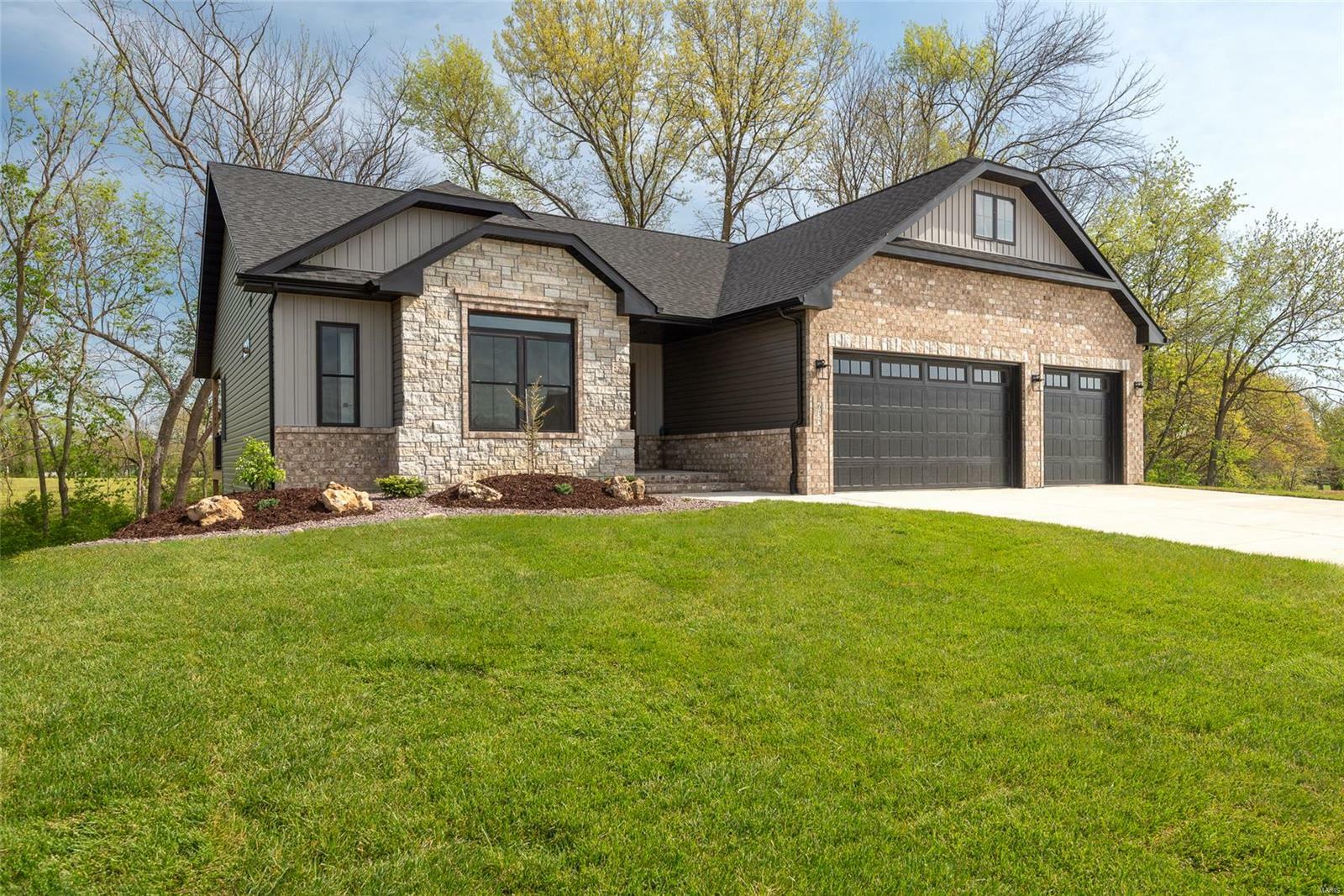 Property Photo: 632 Glendale Drive IL 62294
