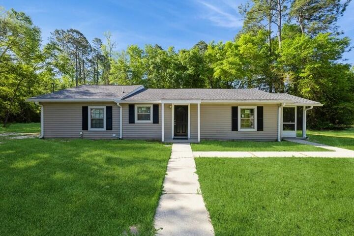 Property Photo:  4818 Parch Rd Road  FL 32570 