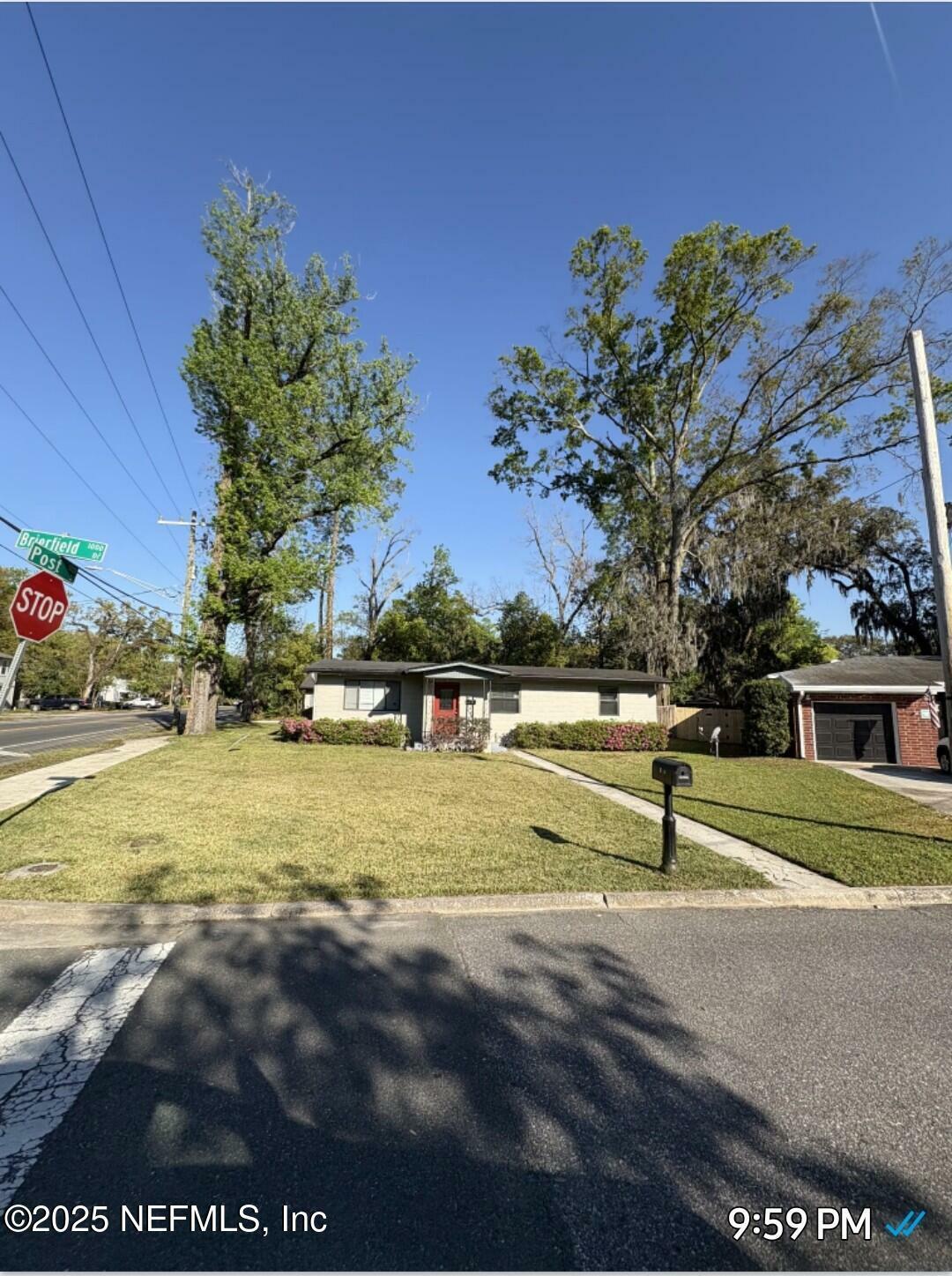 Property Photo: 1003 Brierfield Drive FL 32205