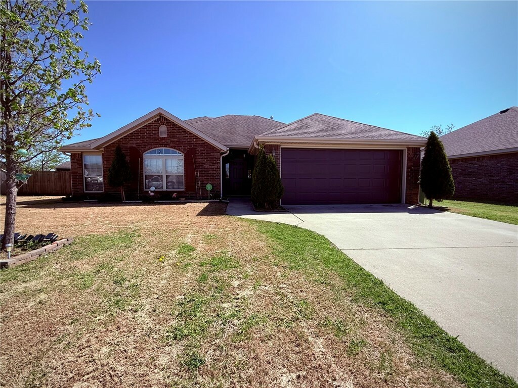 Property Photo: 414 E Summerwood Court AR 72758