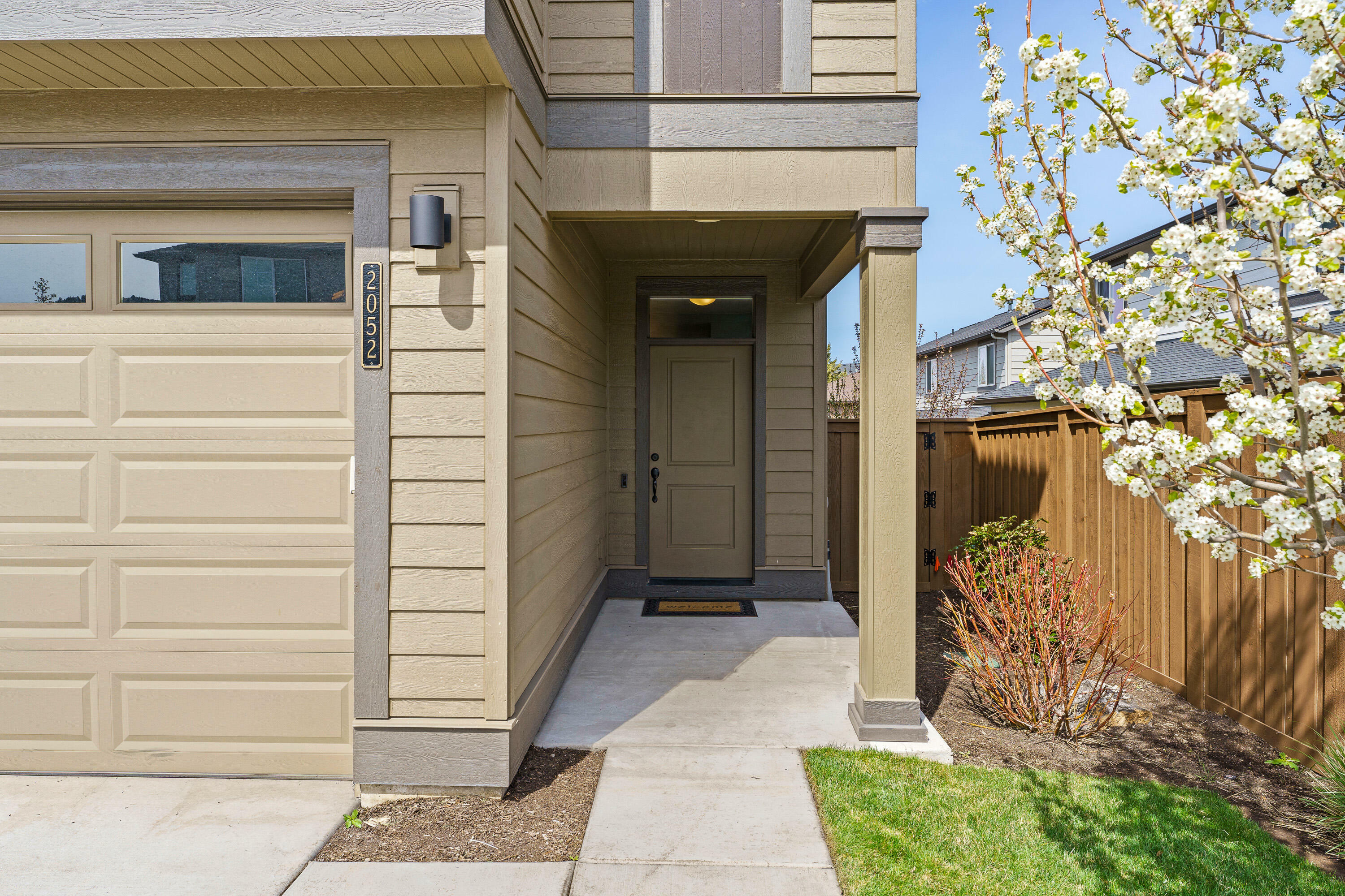 Property Photo:  2052 NE Ancestry Court  OR 97701 