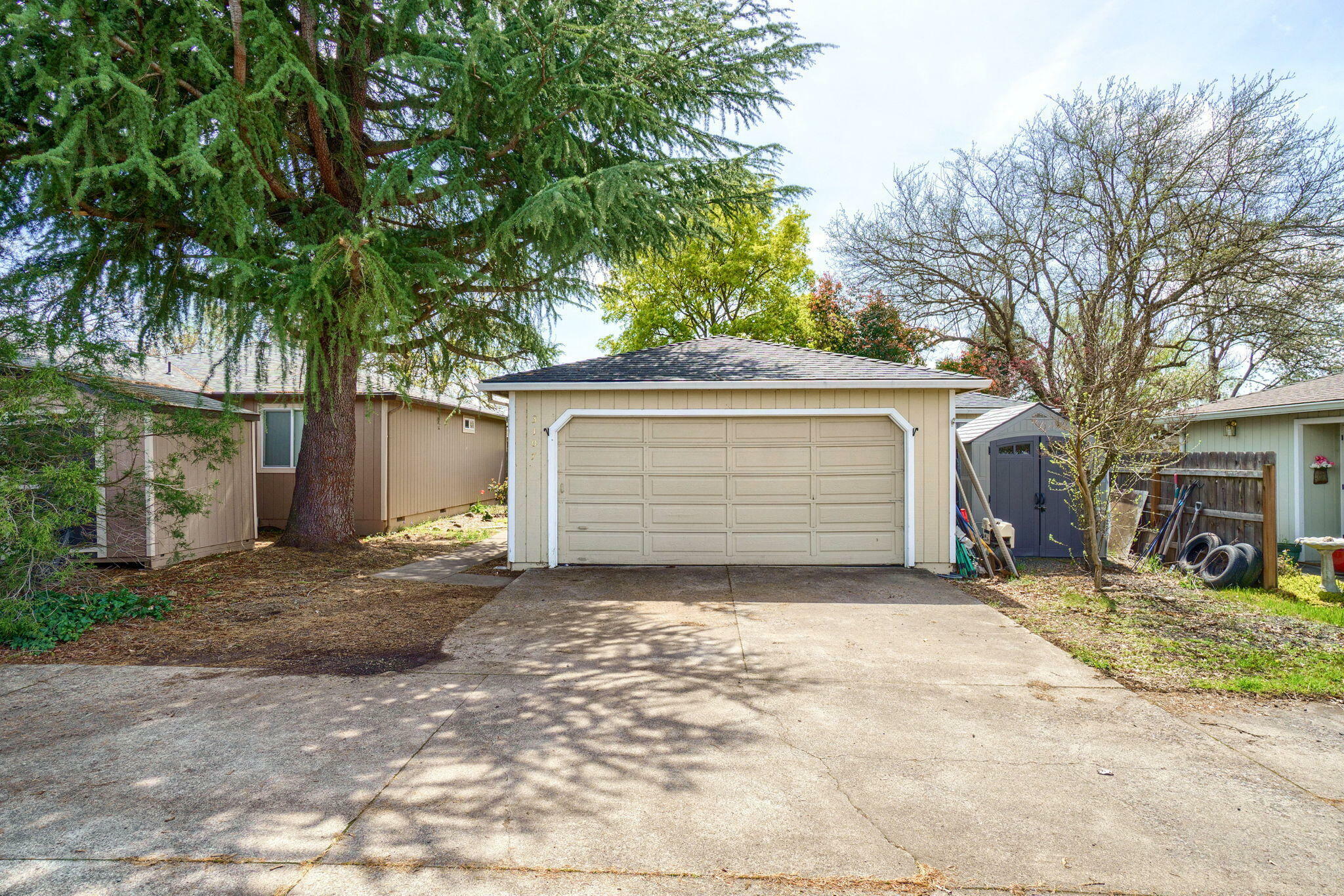 Property Photo:  3107 Cody Street  OR 97504 