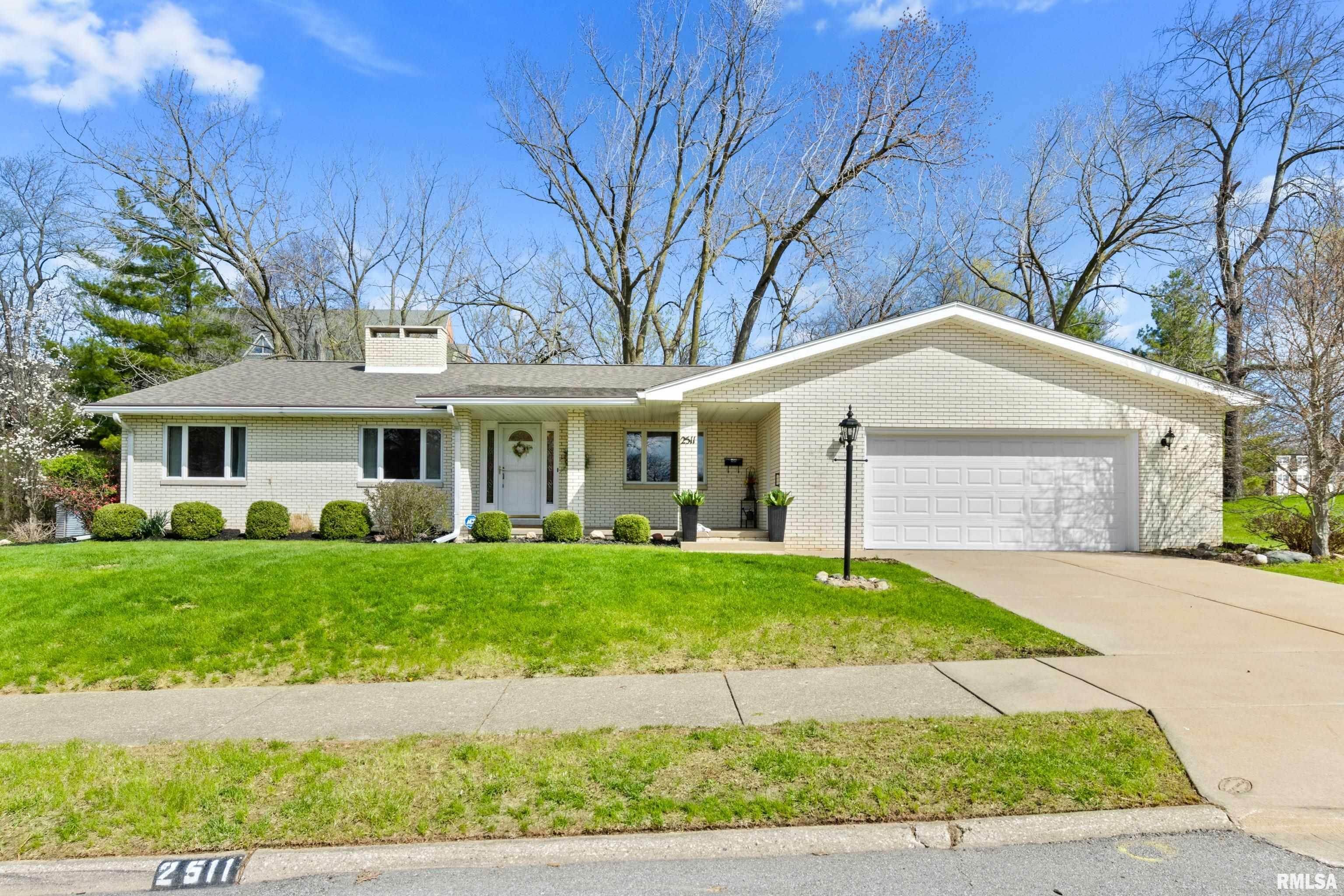 Property Photo:  2511 W Carriage Lane  IL 61614 
