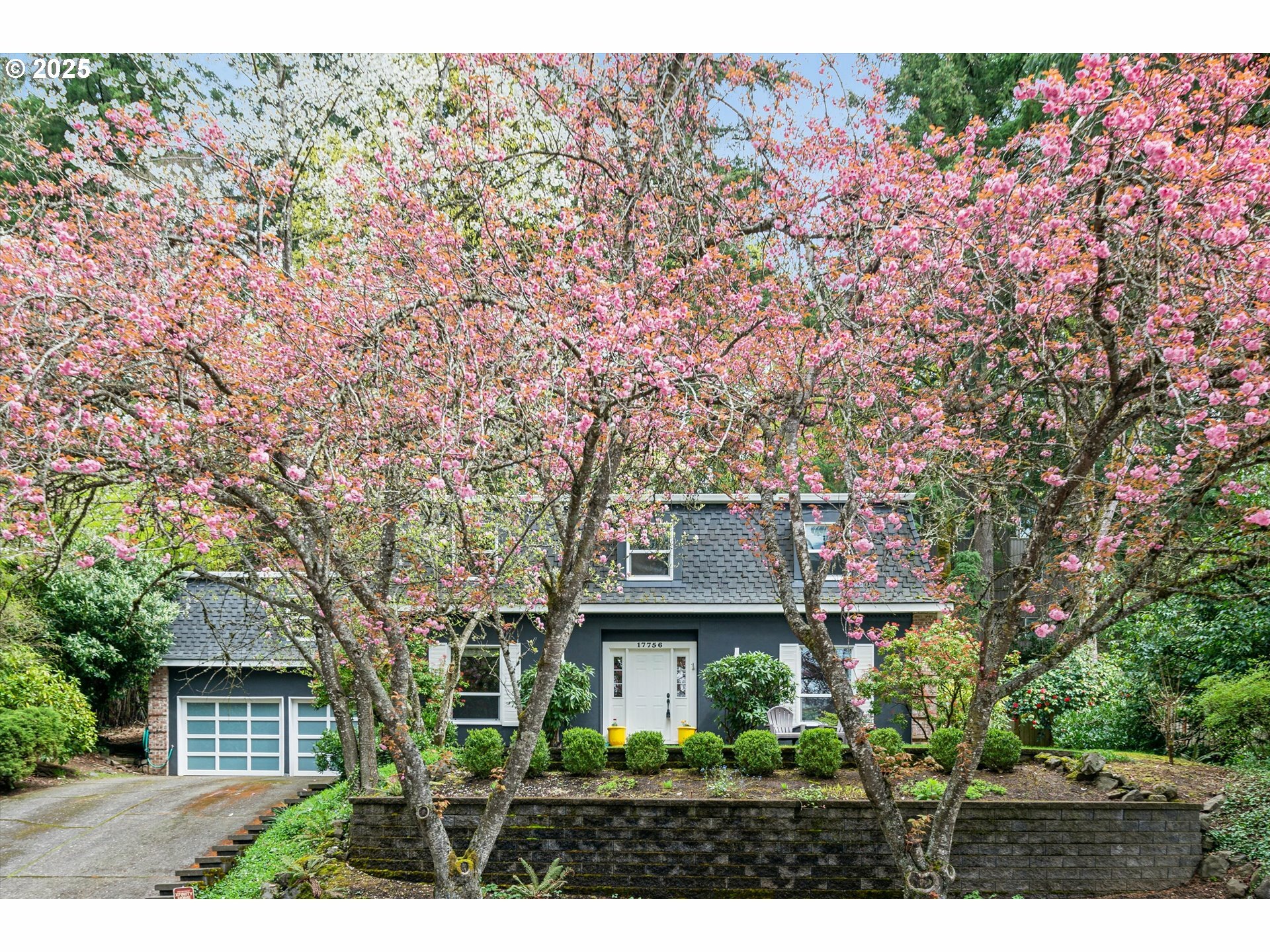Property Photo: 17756 Westview Dr OR 97034