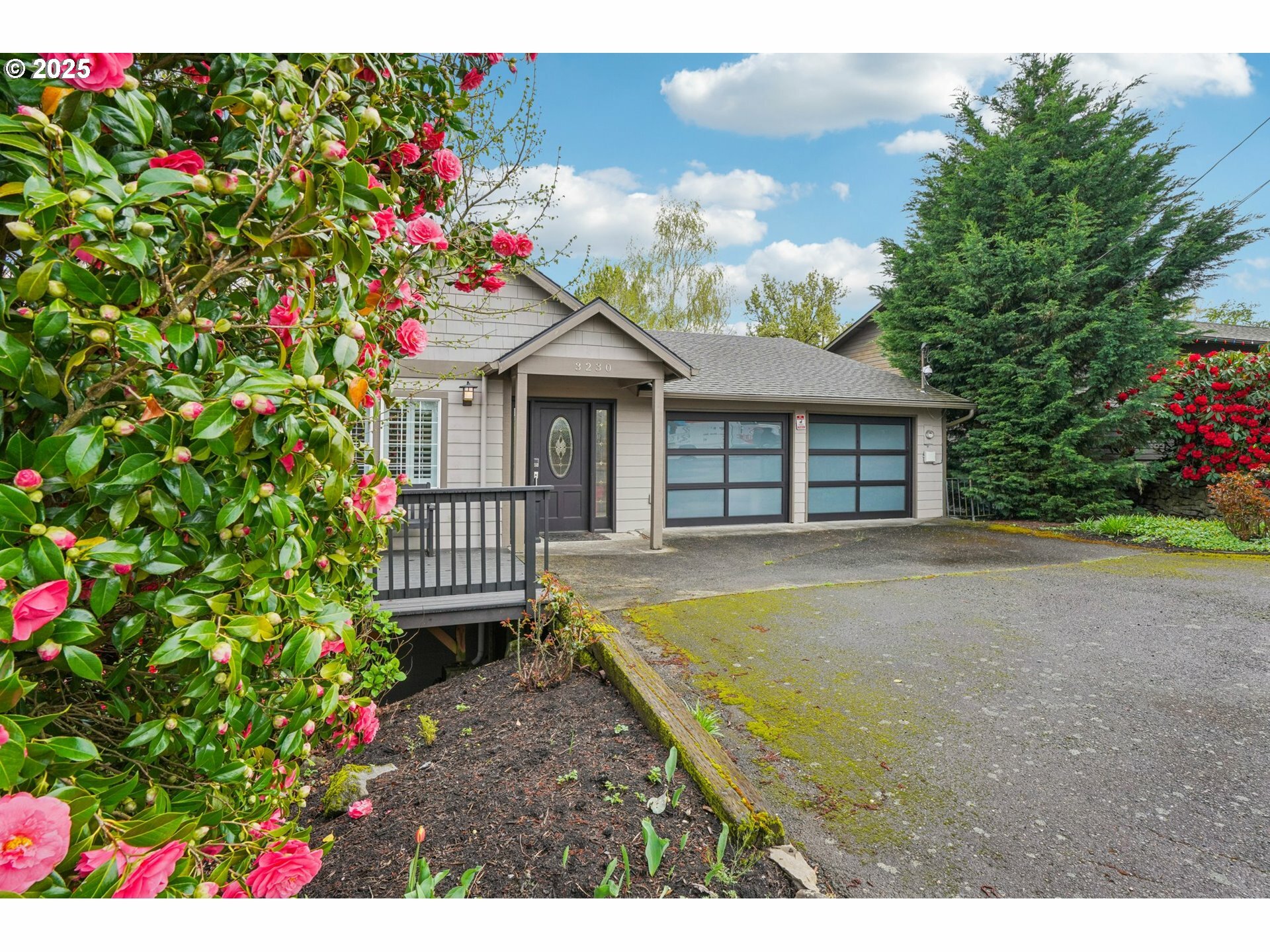 Property Photo: 3230 SW Dolph Ct OR 97219