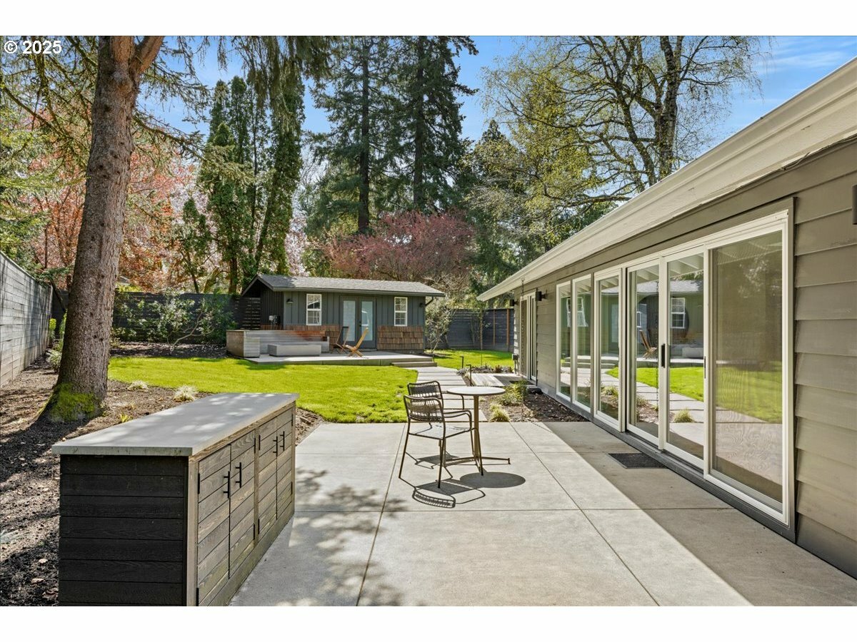 Property Photo: 7000 SW 63rd Ave OR 97219