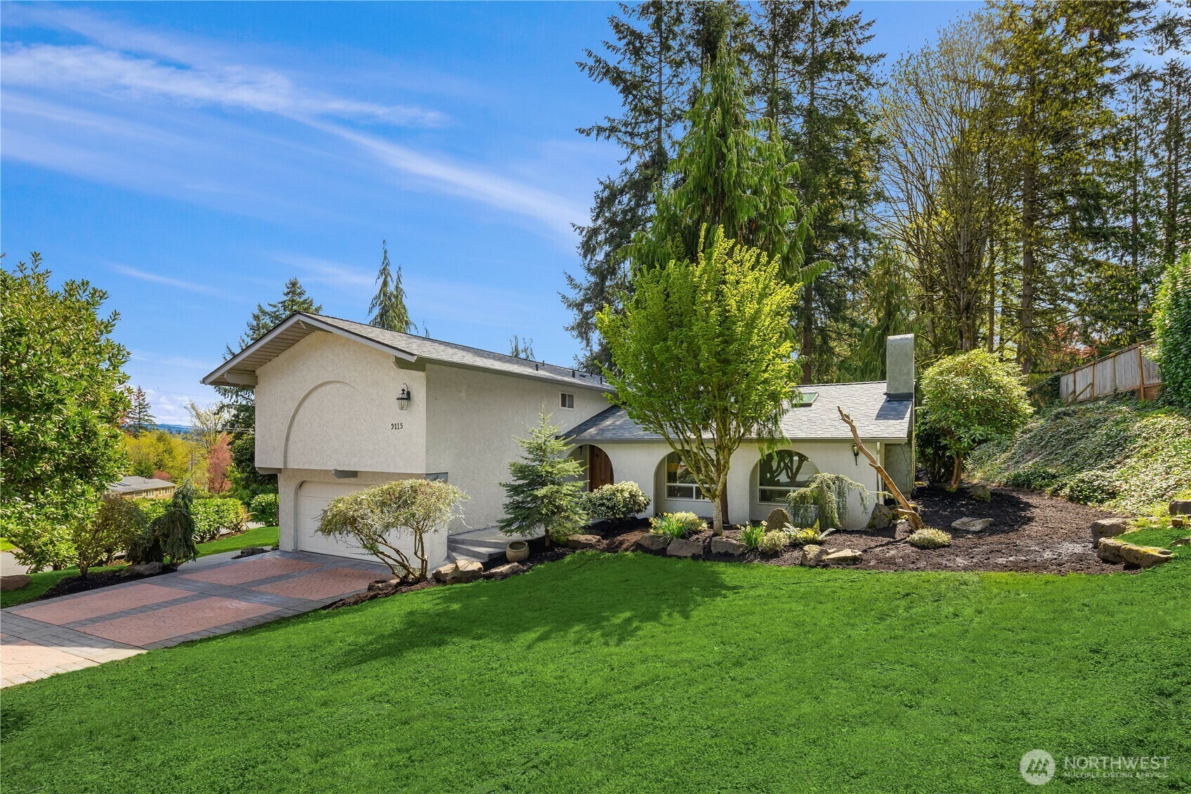 Property Photo: 9115 SE 72nd Place WA 98040