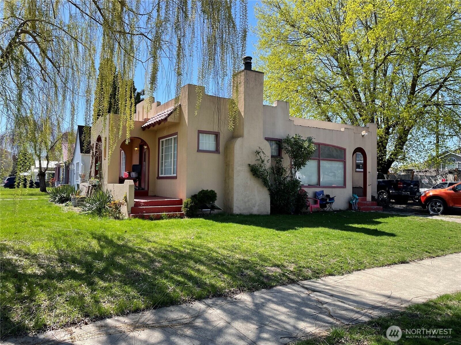 Property Photo: 304 Main Street S WA 98841