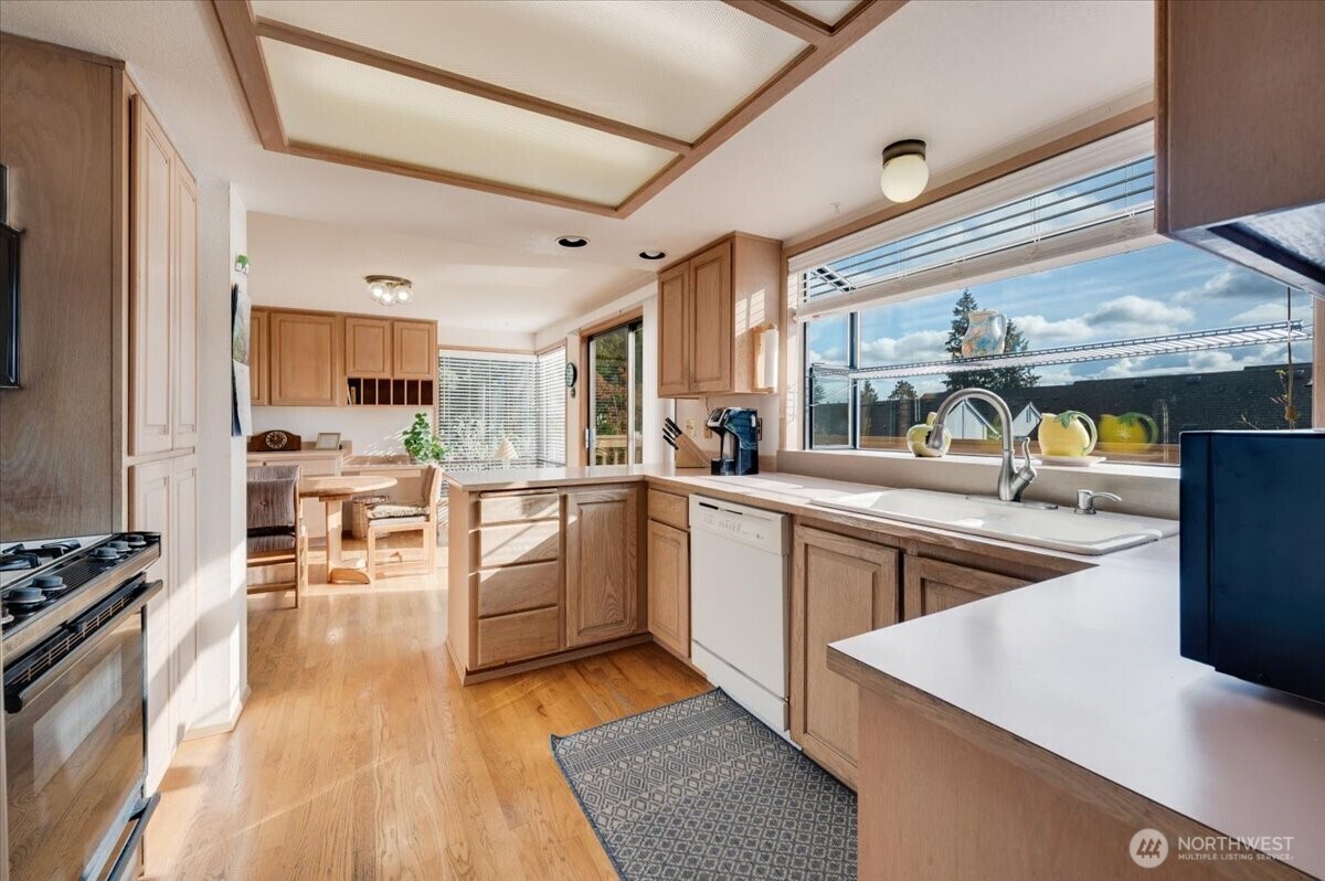 Property Photo: 18816 66th Avenue NE WA 98028