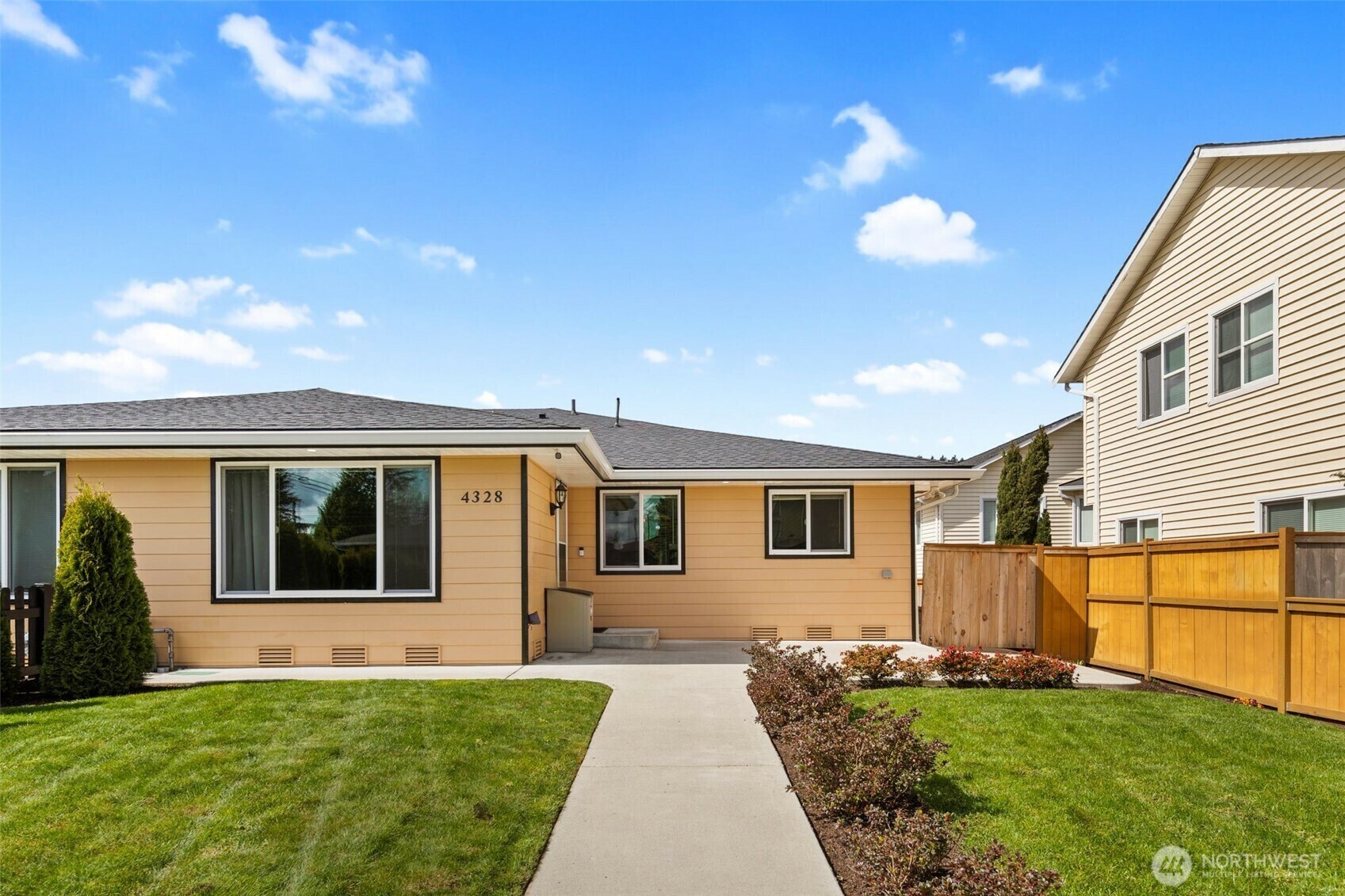 Property Photo: 4328 Hoyt Avenue WA 98203