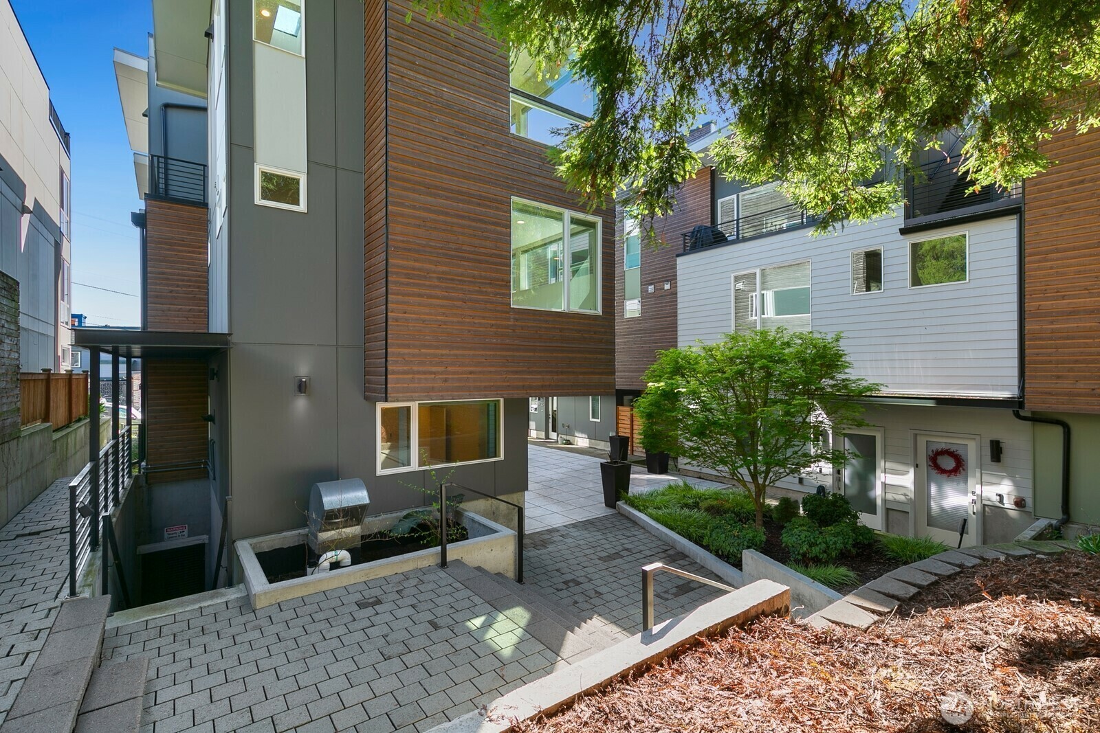 Property Photo: 3929 2nd Avenue NE WA 98105