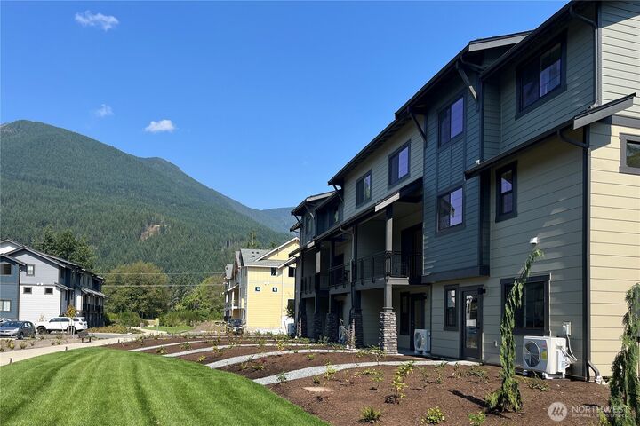 Property Photo:  1291  Waterfall Way SE 2003  WA 98045 