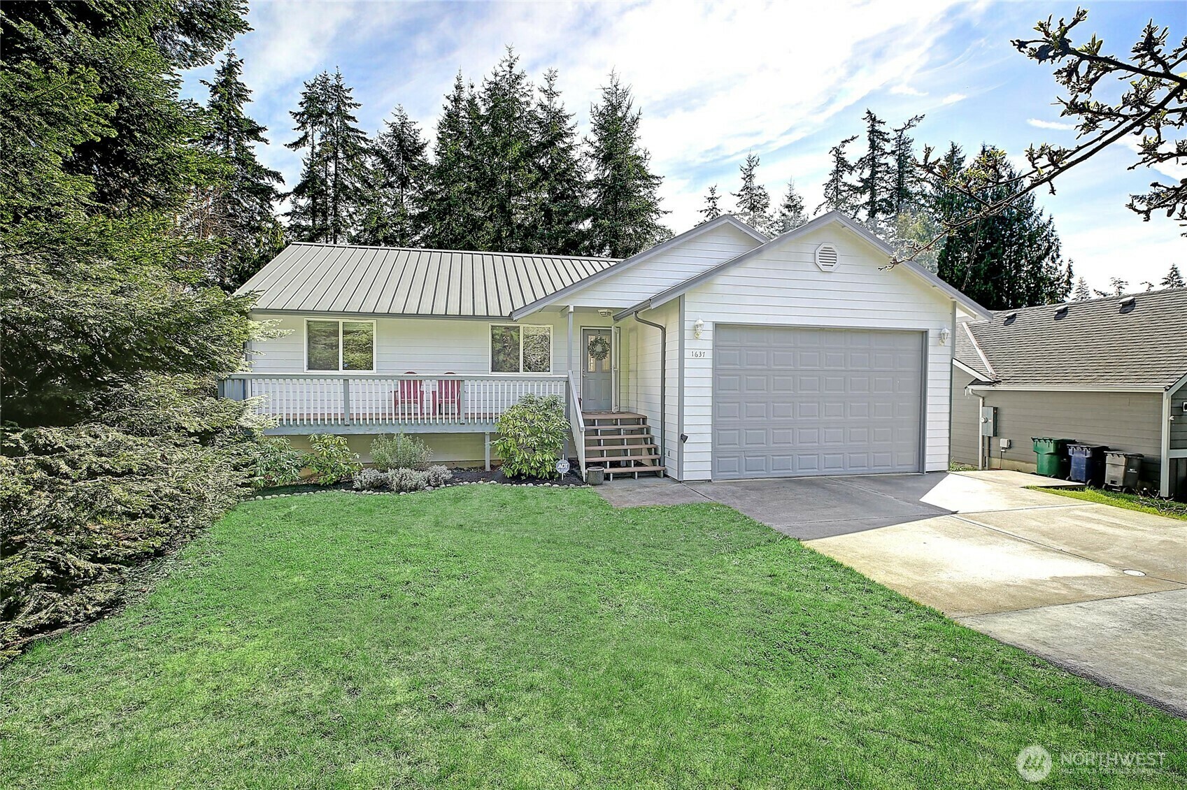Property Photo: 1637 Poplar Lane WA 98282