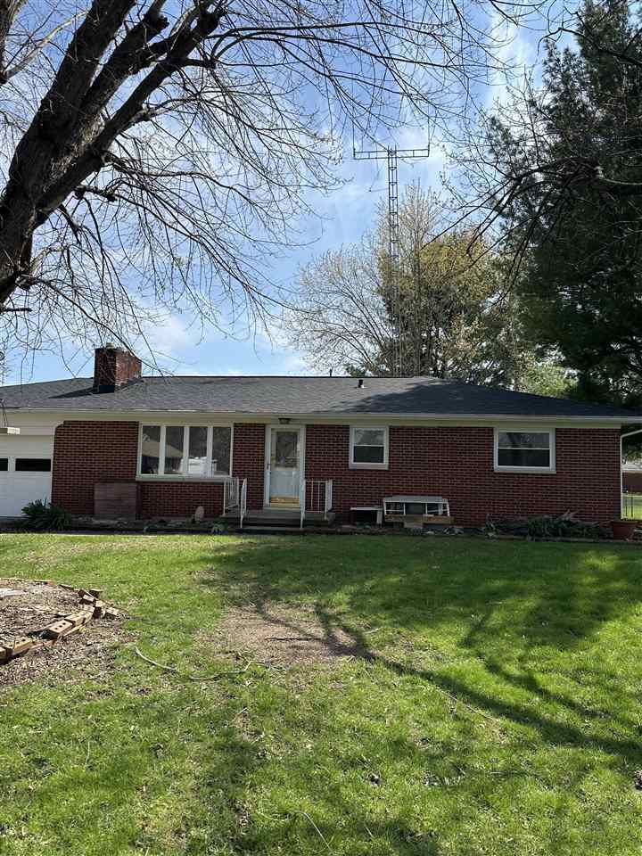 Property Photo: 709 E Tulip Lane IN 47331