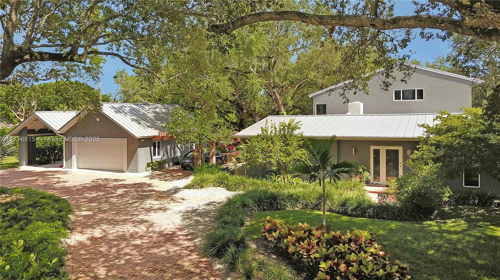 Property Photo:  9737 SW 98th St  FL 33176 