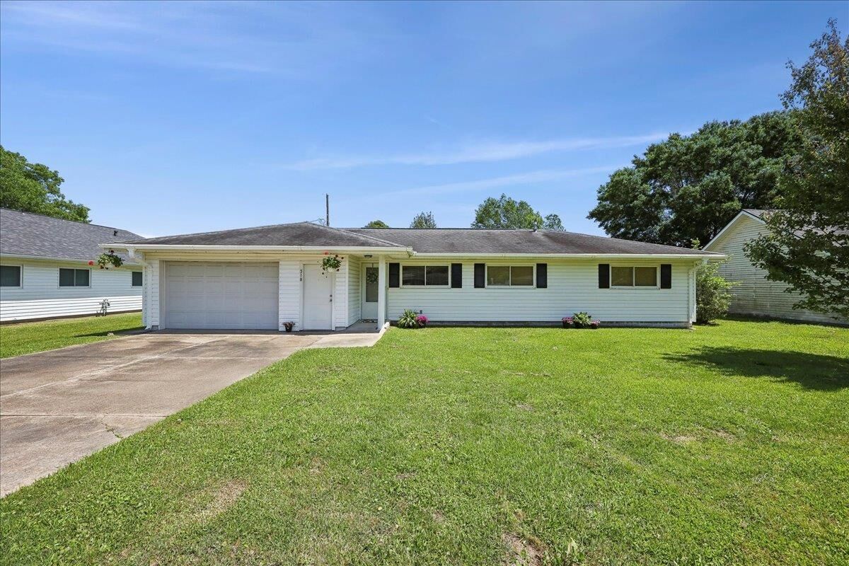 Property Photo: 318 Bell TX 77611