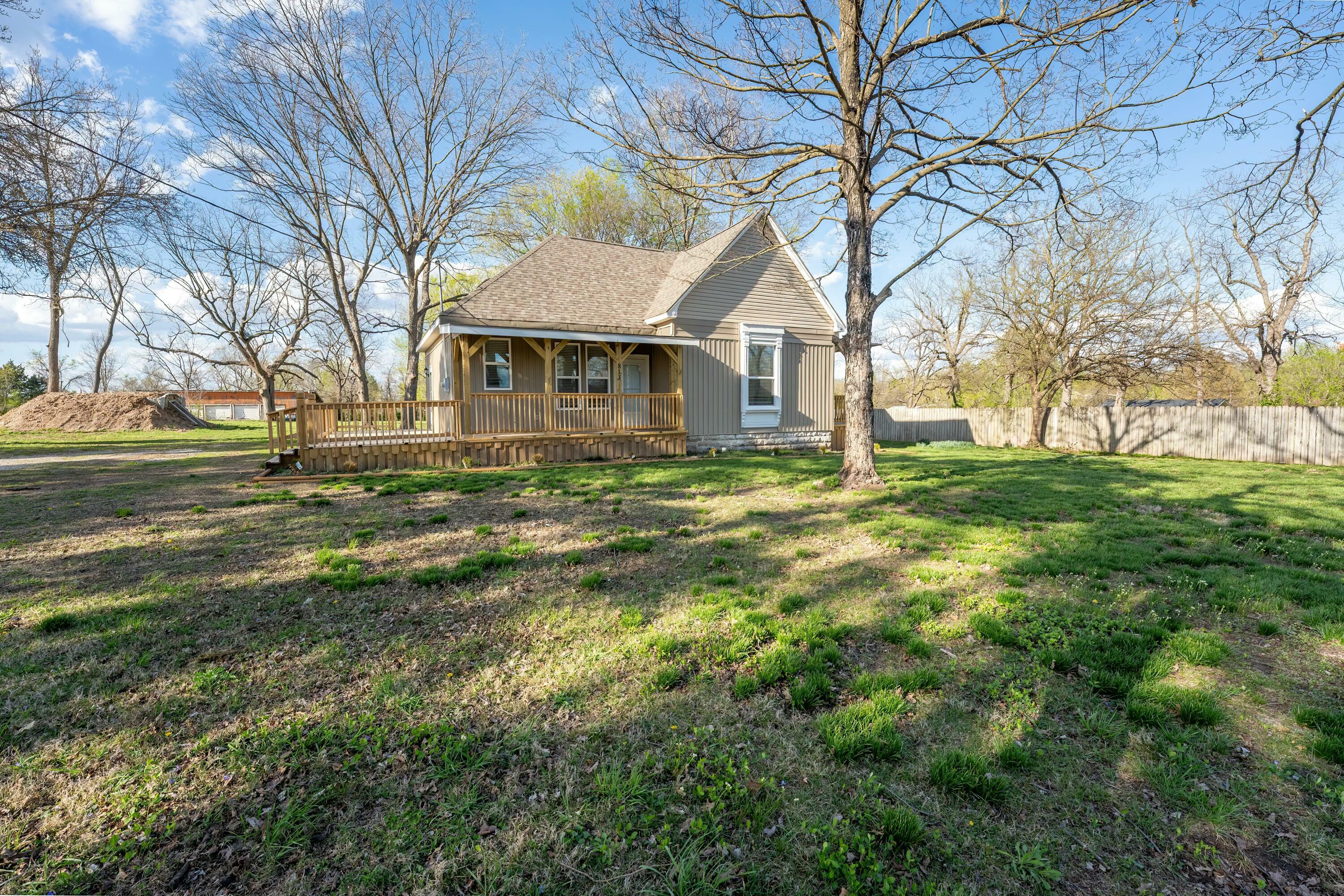 Property Photo: 813 W Main Street MO 65622