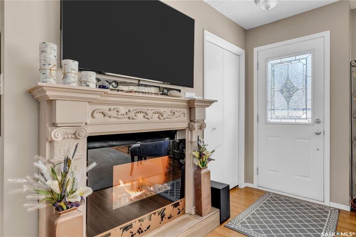 Property Photo:  214 Edwards Street  SK S0G 4V0 