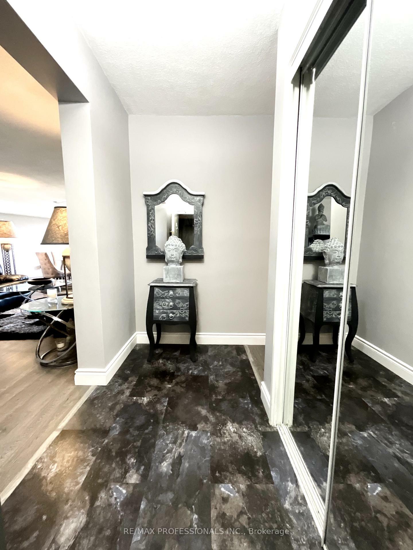 Property Photo: 551 The West Mall N/A 1622 ON M9C 1G7