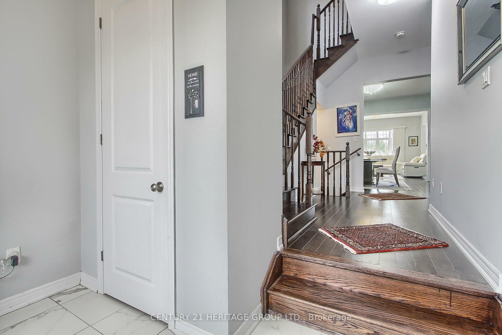 Photo de la propriété:  71 Woodhaven Avenue  ON L4G 3Y2 