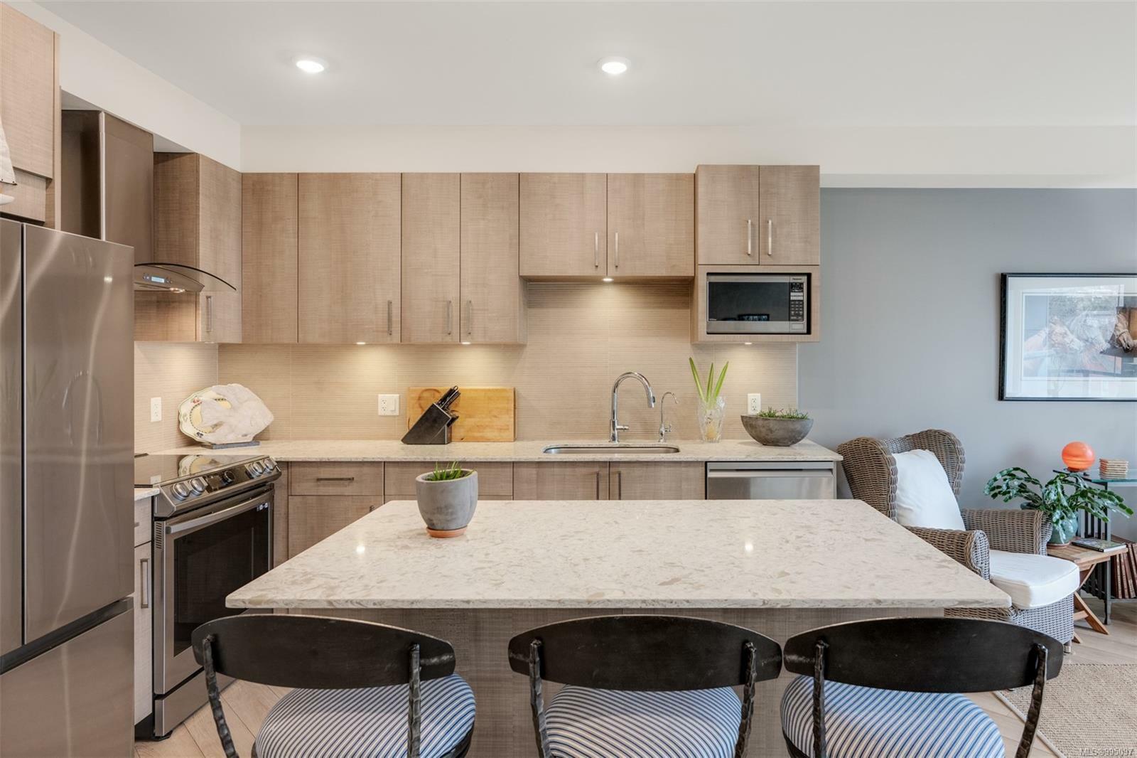 Property Photo: 300 Michigan St 303 BC V8V 1R5