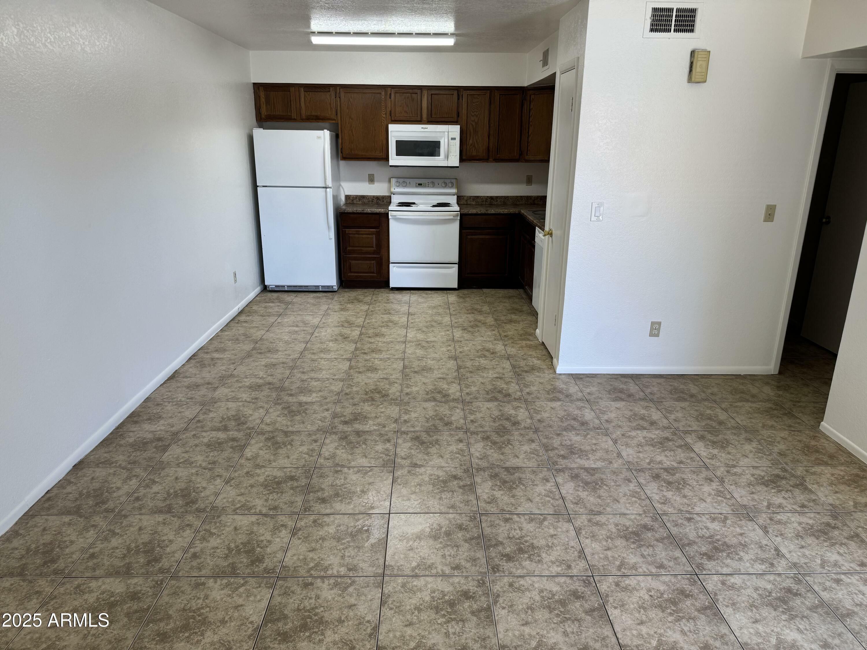 Property Photo: 6148 E Greenway Street 3 AZ 85205