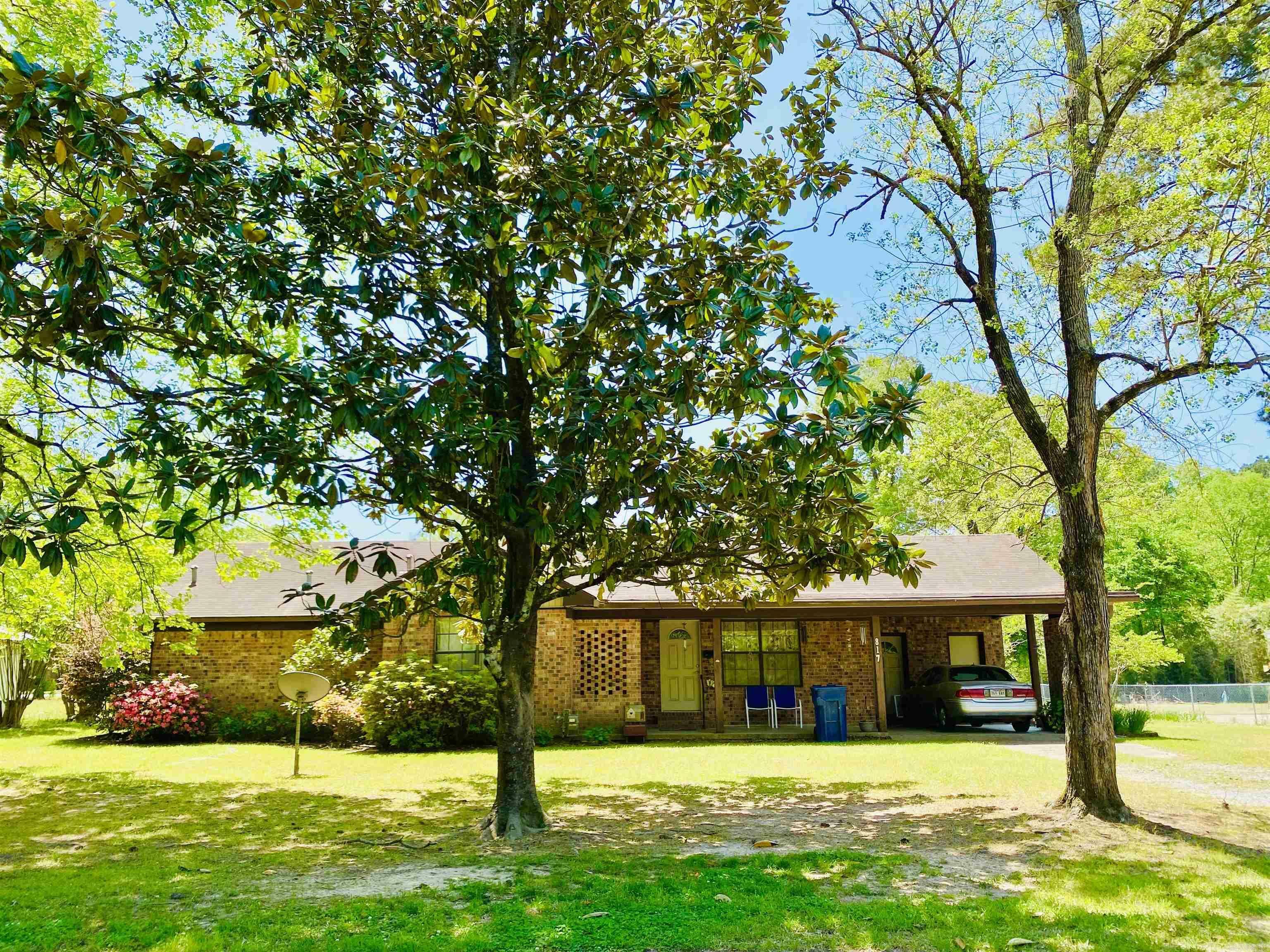 Property Photo: 817 Waco St AR 71701