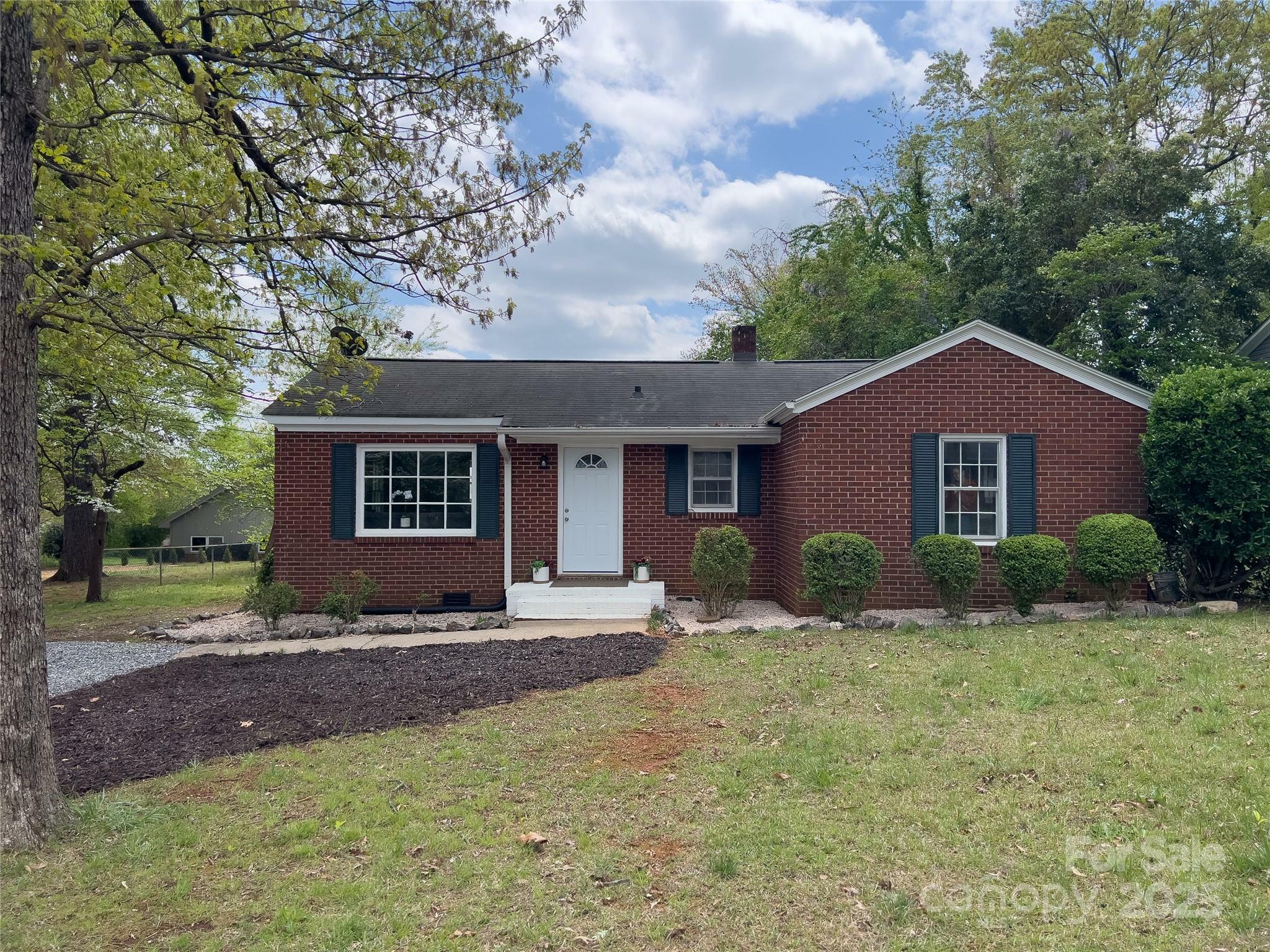 Property Photo: 430 Coolidge Avenue NC 28677