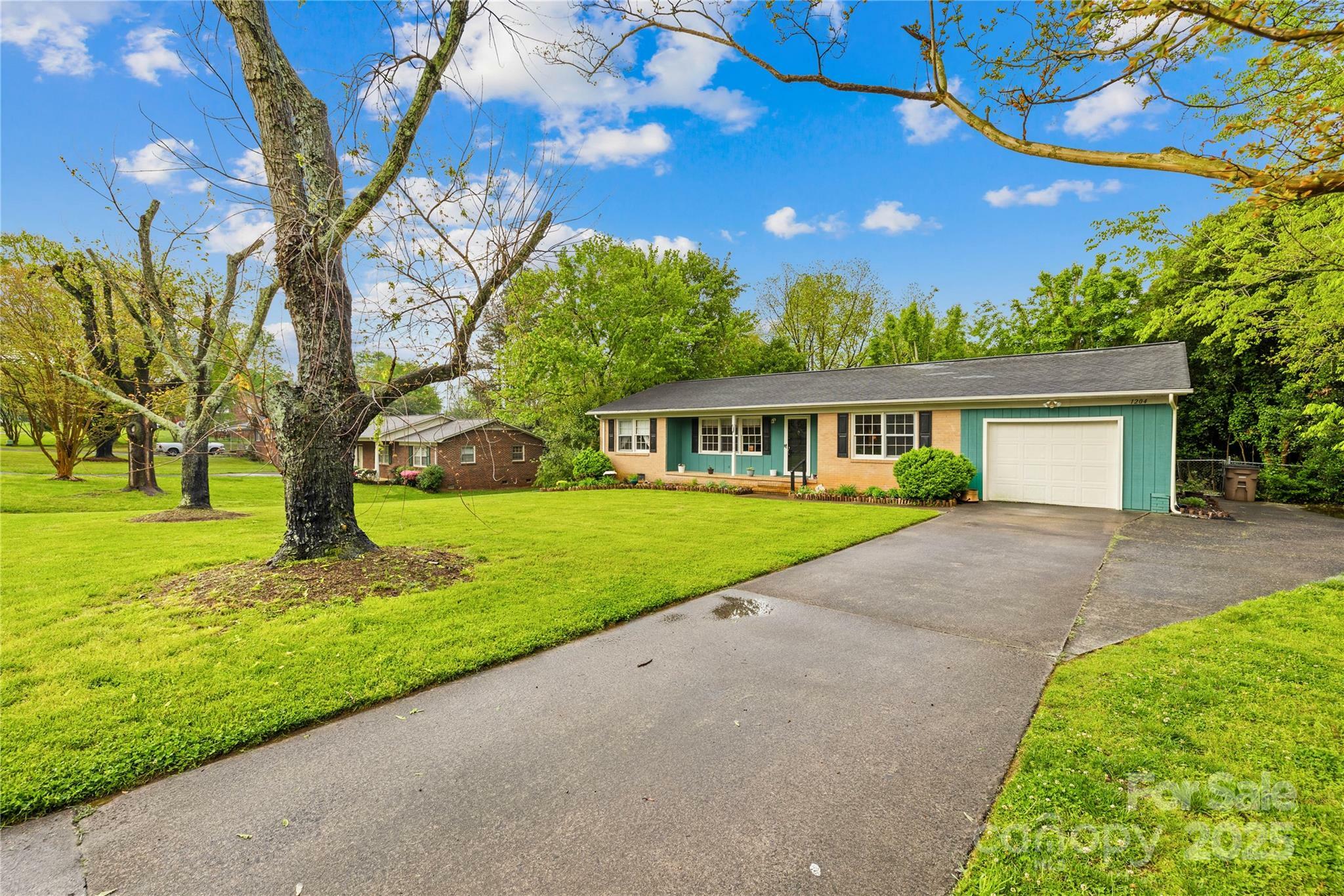 Property Photo: 1204 Meadowood Drive NC 28150