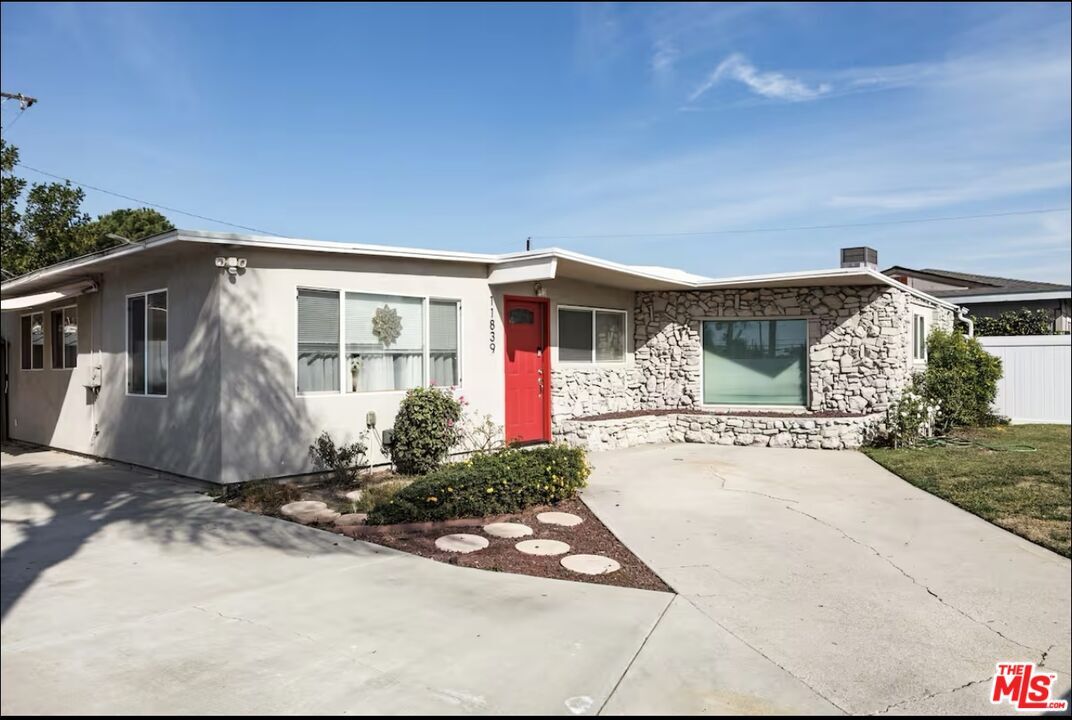 Property Photo: 11839 205th St CA 90715