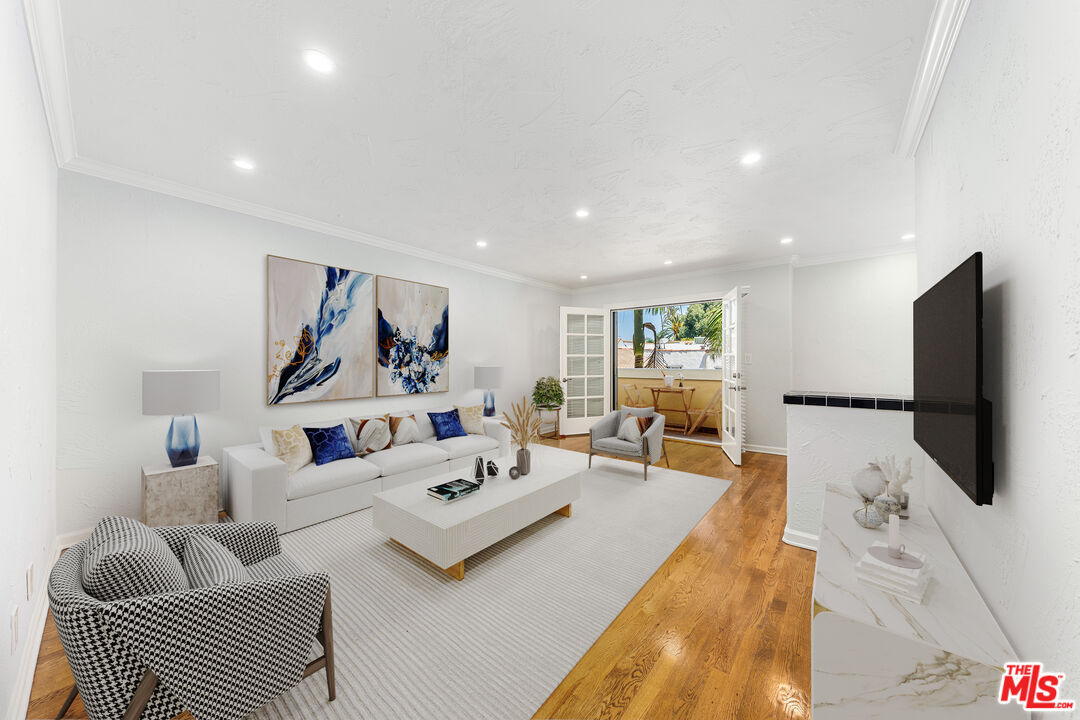 Property Photo: 1118 S Cardiff Ave CA 90035