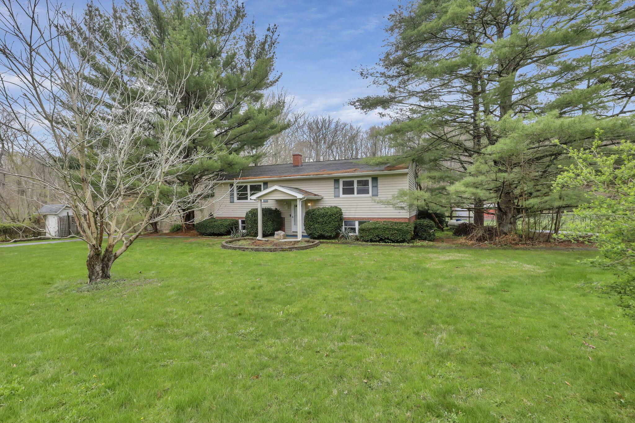 Property Photo: 1185 McGrery SE Road OH 43130