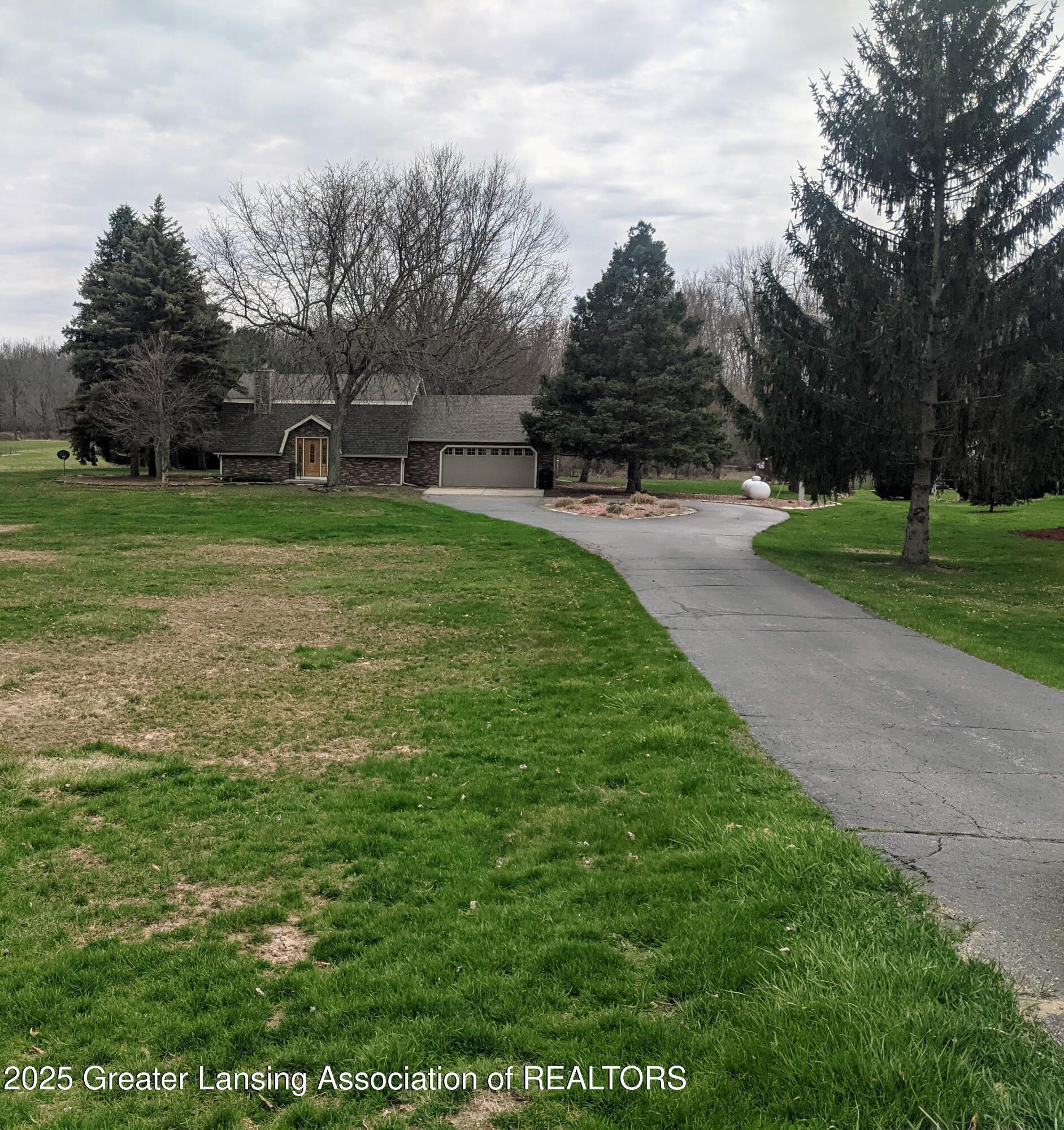 Property Photo: 2600 E Round Lake Road MI 48820