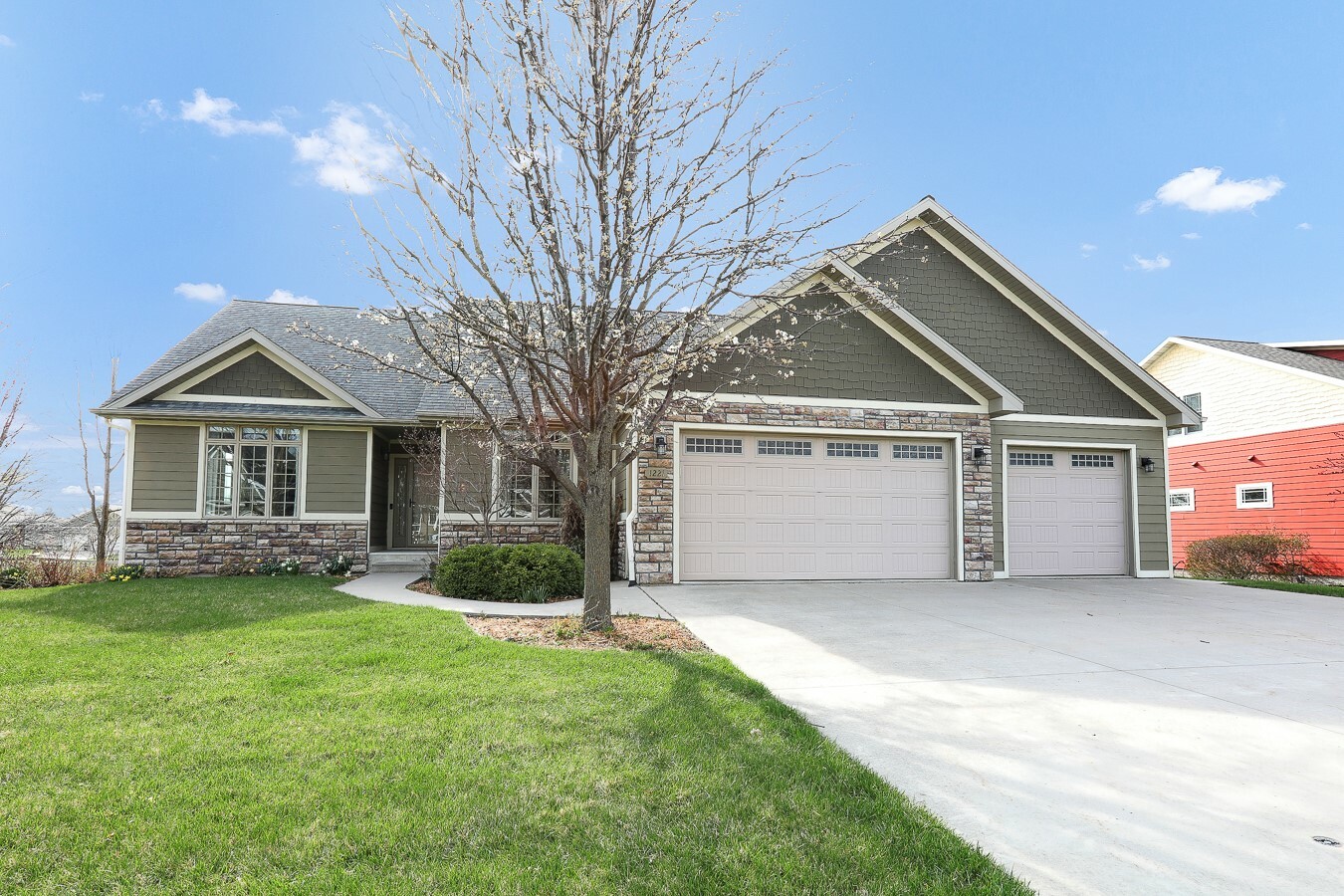 1221 Oakwood Drive  Pella IA 50219 photo