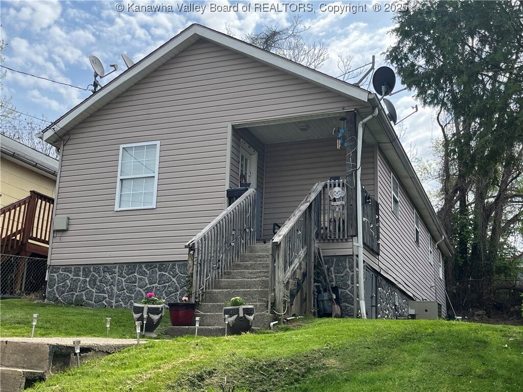 Property Photo: 910 Hunt Avenue WV 25302
