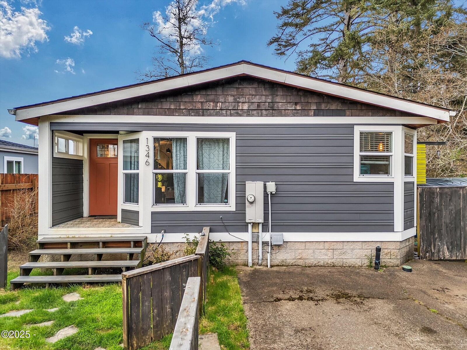 Property Photo:  1346 SW 63rd Street  OR 97367 