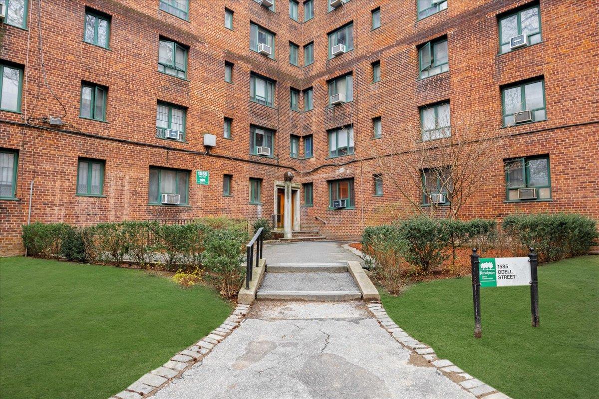 Property Photo: 1585 Odell Street 7H NY 10462