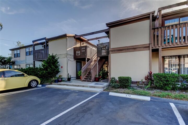 Property Photo: 5026 Water Oak Drive 220 FL 34207