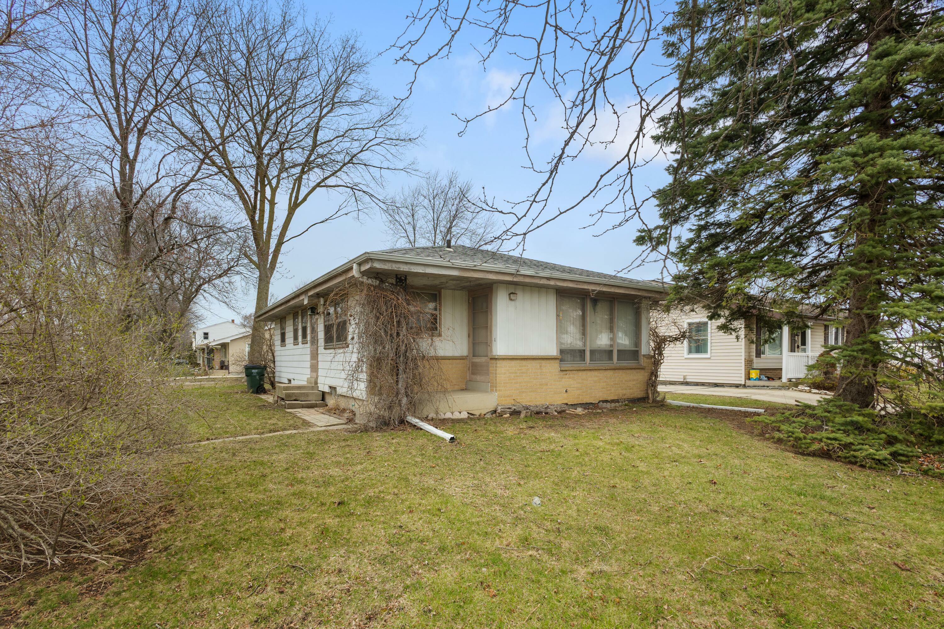 Property Photo: 8632 Broadway Dr WI 53177