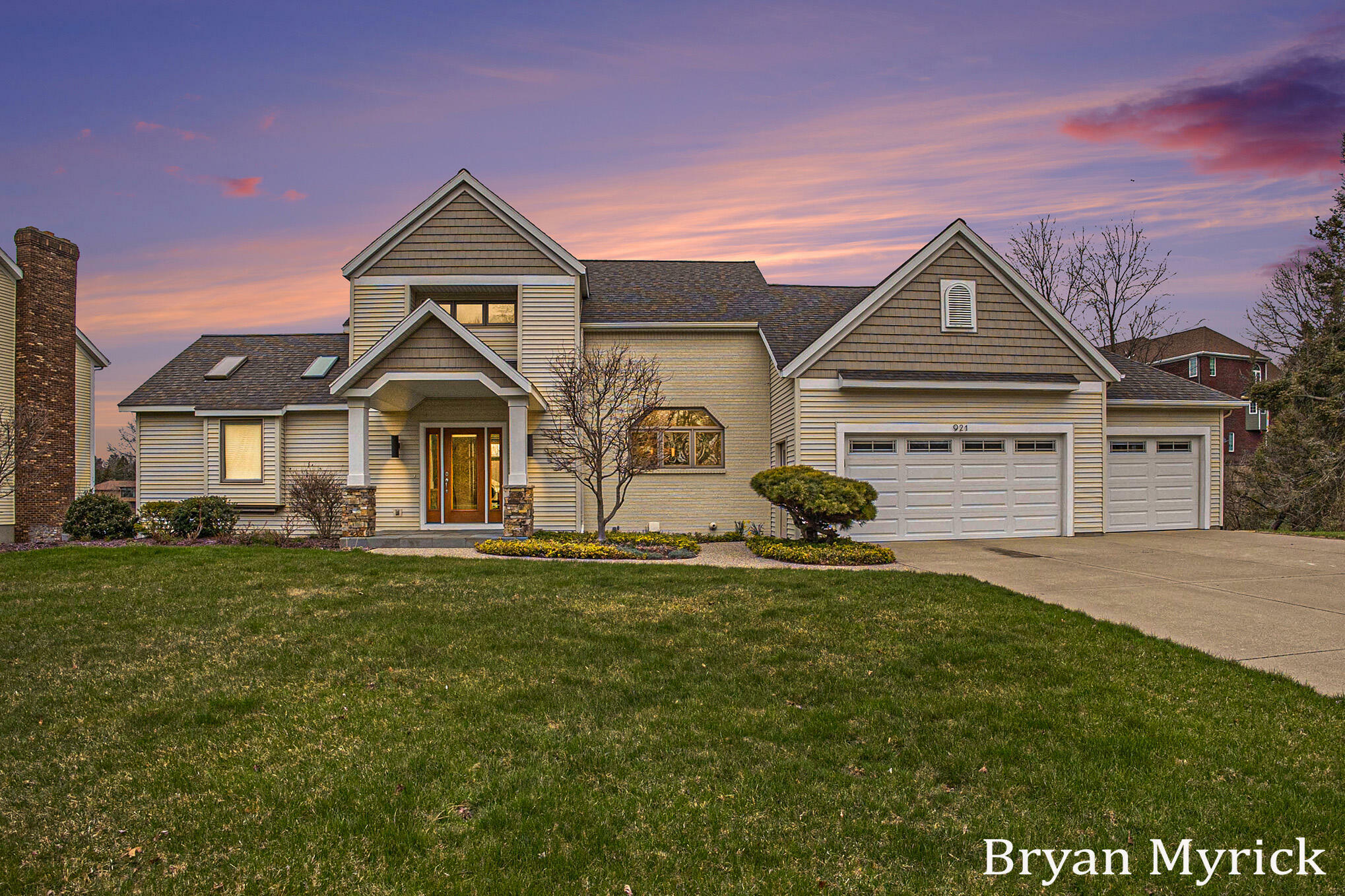 921 Meadow Ridge Drive  Holland MI 49424 photo