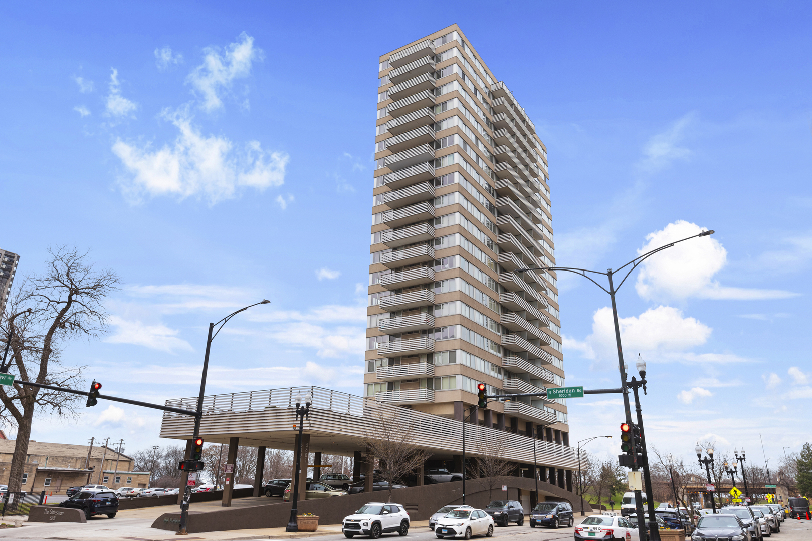 5601 N Sheridan Road 13E  Chicago IL 60660 photo