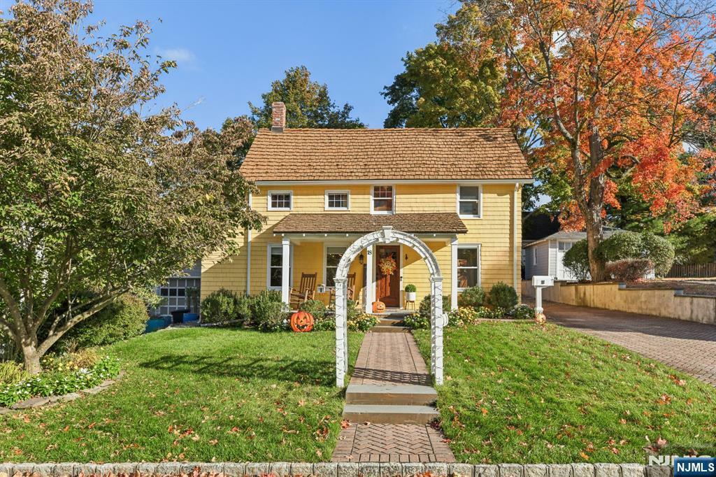 18 1st Street  Allendale NJ 07401 photo